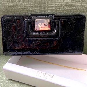 GUESS wallet